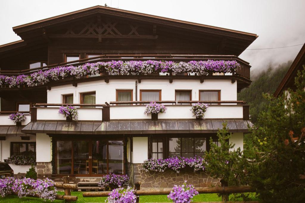 Garni Stefani Hotel Vent Exterior photo